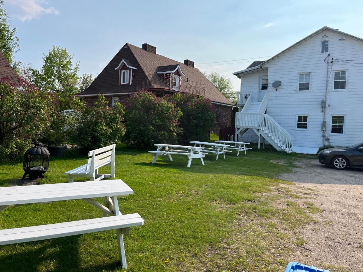 Auberge Lac-Saint-Jean روبرفال المظهر الخارجي الصورة